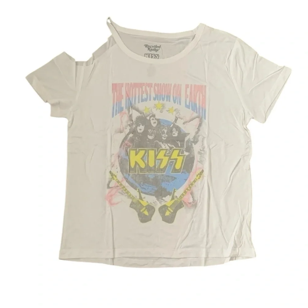 Recycle Karma KISS Graphic Cold Shoulder Tee